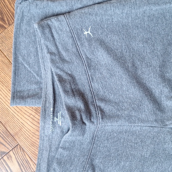 Yoga Shorts Grey - Picture 2 of 4